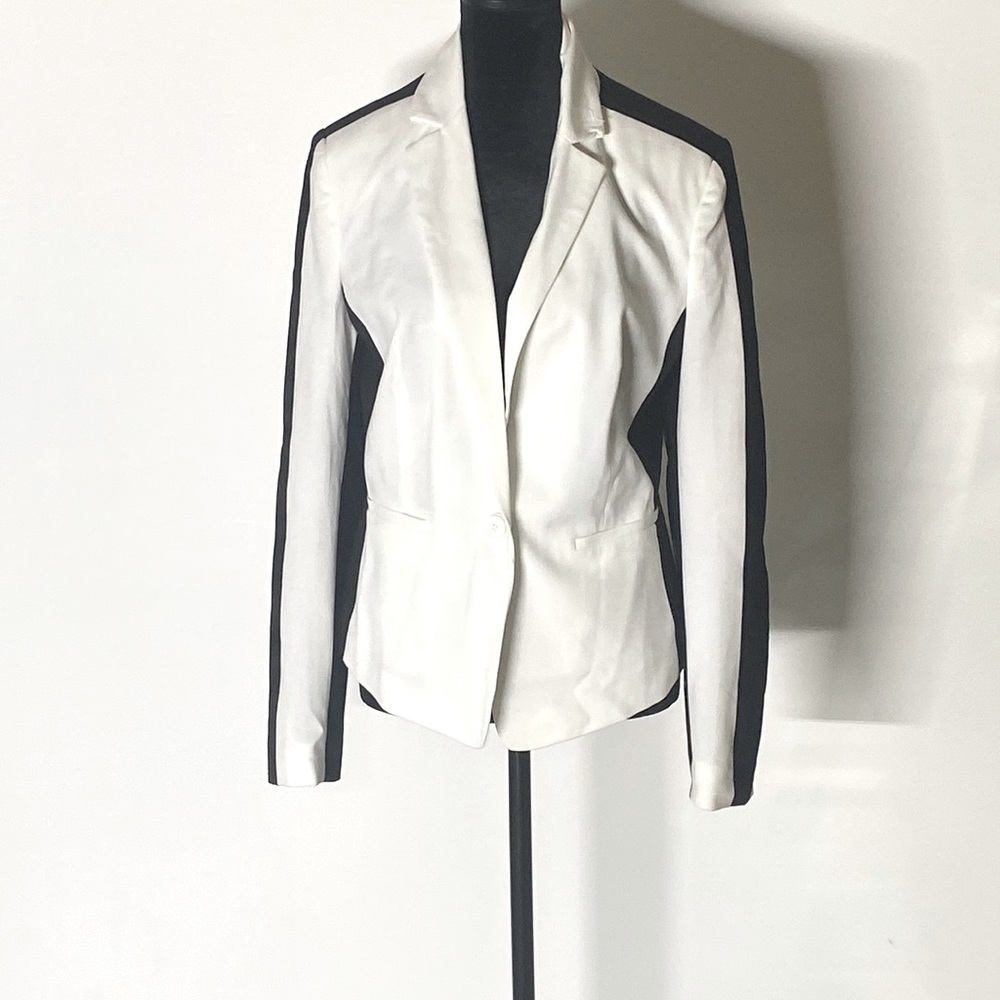 white and black blazer jacket by VENUS size 8 US